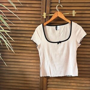 Divided Ribbed Scoop Neck Short Sleeve Top - pink with Black Trim